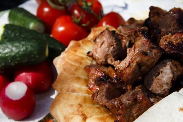 Beekecue na akwụkwọ nri